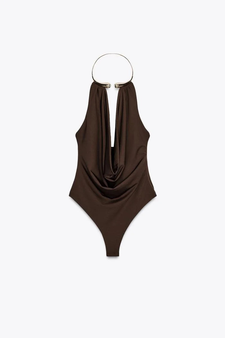 Minimalismo con Estilo: El Top Versátil que tu Verano Necesita
