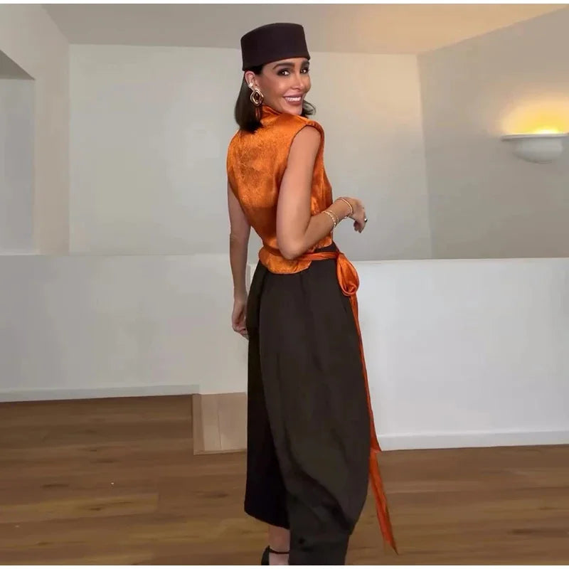 Top Elegante con Detalle de Cinta