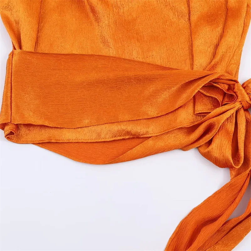 Top Elegante con Detalle de Cinta